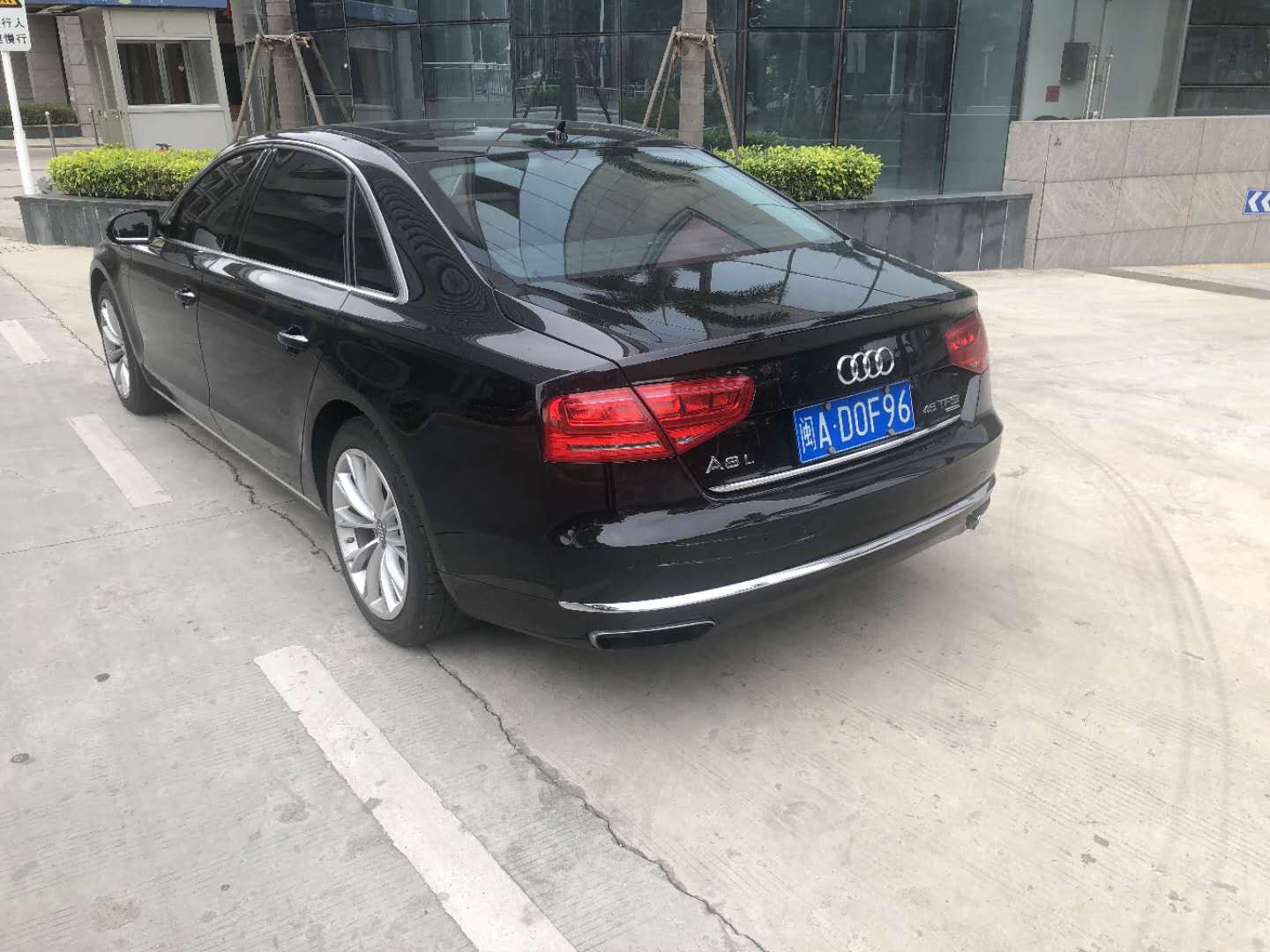 奧迪A8(閩AD0F96)-2.jpg
